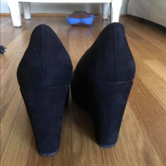 Closed Toe Wedges - Picture 3 of 5